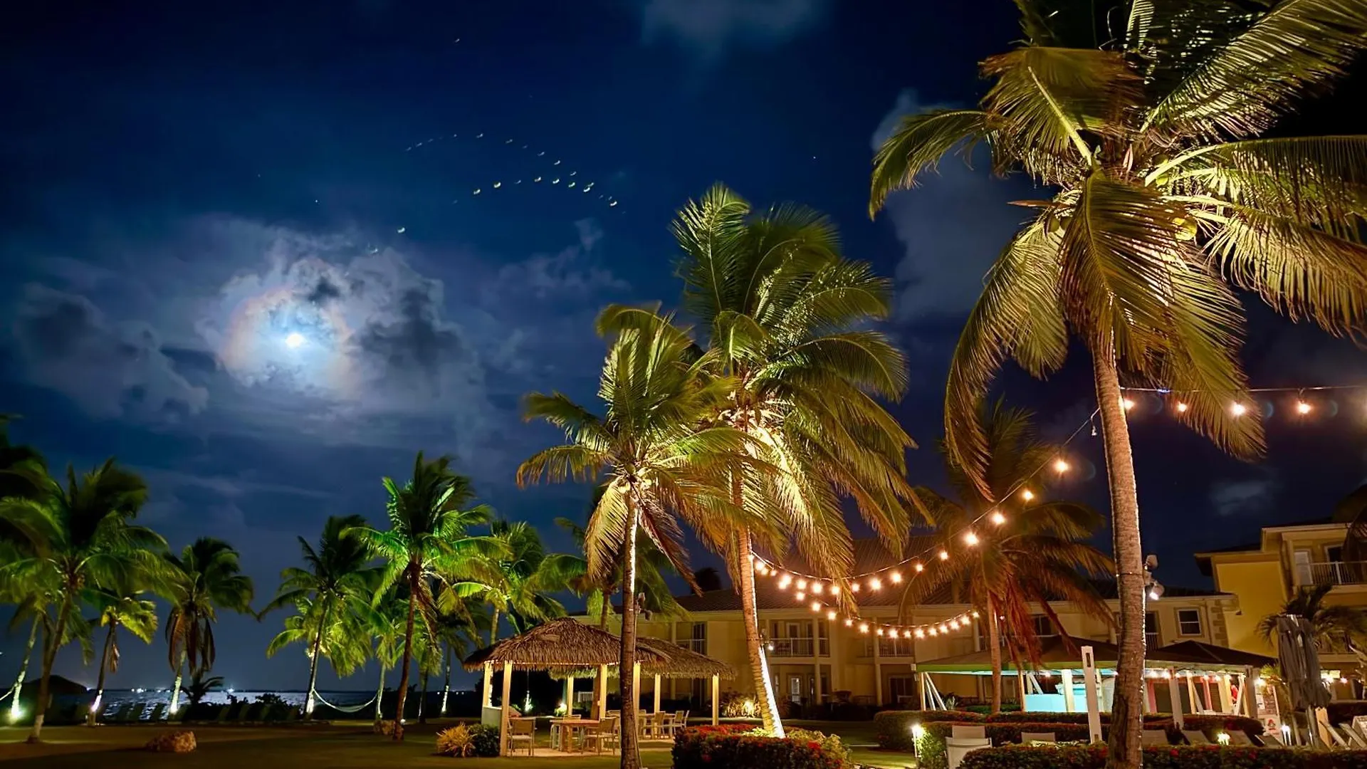 ***  The Grand Caymanian Resort George Town Cayman Islands